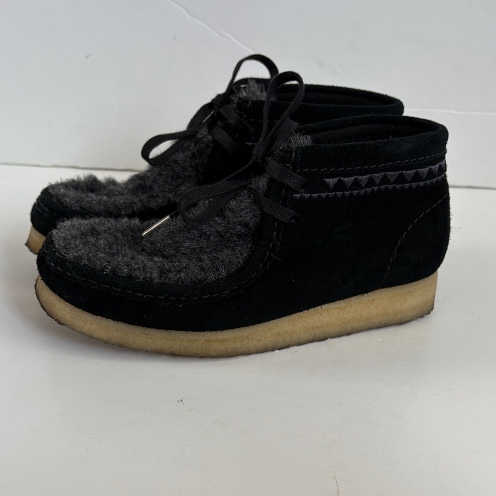 Clark’s Original black suede Wallabee faux fur tie ankle boots triangle pattern